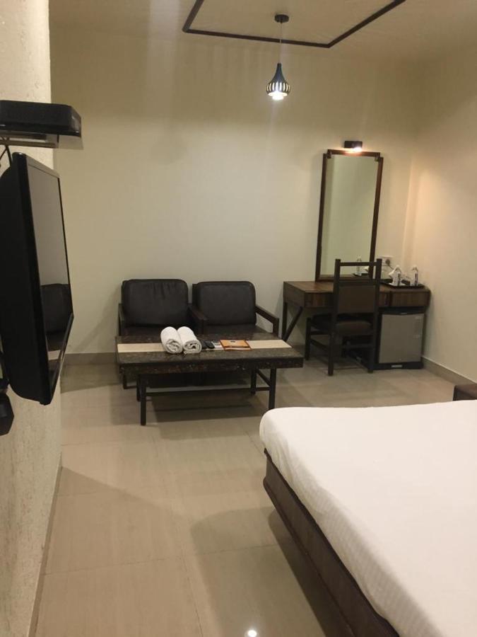 Hotel Jawahar Ulhasnagar Exterior photo